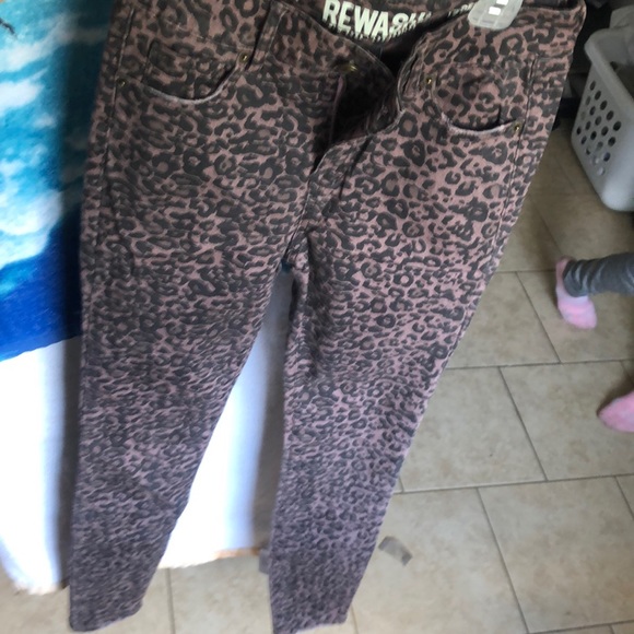 Leopard print pants never been used - Picture 2 of 3